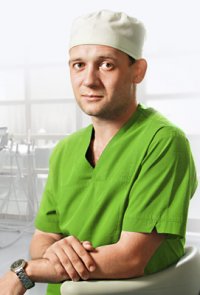 Димитрович Денис Александрович, стоматолог кандидат медицинских наук хирург имплантолог клиники дентальной имплантации 